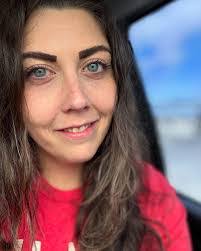 Katie Swift's Instagram, Twitter & Facebook