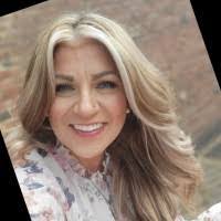 Sarah Holley's Instagram, Twitter & Facebook