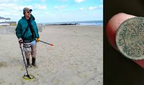 L'équipe qui marque un ou plusieurs points prend le petit et le relance pour jouer une nouvelle manche. Comment Entretenir Mes Boules De Petanque Les Saisons De Cambremer