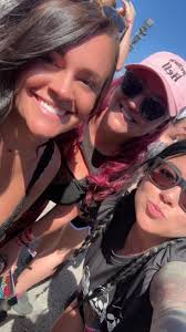 There's 2 lizard (trinkets) over by the reverb and decibel stage 🦎🦎 😁