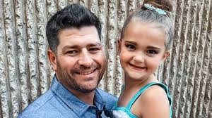 Kristen Cain (@JustcallmeHobbs)