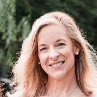 Paula Metz's Instagram, Twitter & Facebook