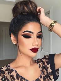 Cute Smokey Dramatic Eye Makeup Look For Christmas 2019 Christmasmakeup Christmas2 Blonde Hair Makeup Makeup Looks For Brown Eyes Makeup Looks For Green Eyes