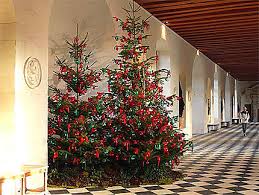 Les châteaux de la loire sont célèbres dans le monde entier, et ils sont également une attraction très importante avec les visiteurs de la france. Noel A Chenonceau Chateaux Chateau Et Jardins De Chenonceau Chenonceaux Indre Et Loire Chateaux De La Loire Routard Com