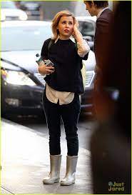Basically I Am Obsessed With Her Style Mae Whitman Style Cute Outfits