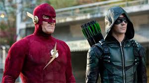 Bien décidée à le soigner, félicity prend une décision risquée. Arrow Season 7 Episode 9 Elseworlds Part 2 Recap
