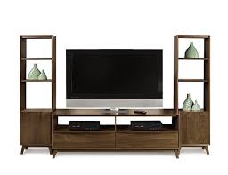 Bahan kayu yang kami gunakan untuk membuat meja tv minimalis kombinasi kayu besi ini adalah kayu jati pilihan dengan kualitas paling bagus serta kering supaya hasil cat atau finishingnya dapat maksimal dan akhirnya terbentuklah model produk terbaik dari furniture jepara. Tips Membuat Rak Tv Minimalis Berbahan Kayu Tampil Menarik Dan Awet