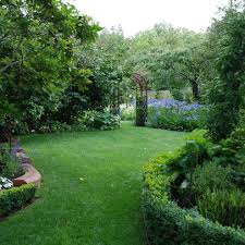Gardens Of Eden Design Ideas Pictures Remodel And Decor Houzz Traditional Landscape Beautiful Gardens Landscape Design