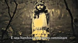 Gli altri bambini erano usciti per la passeggiata giornaliera, ma jake era cosa pensi della storia? Miss Peregrine La Casa Per Bambini Speciali Booktrailer Ita Youtube