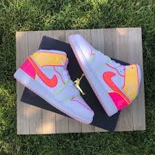 Nike Air Jordan 1 Mid Edge Glow Gs 7y In 2020 Jordan 1 Mid Air Jordans Nike Air Jordan