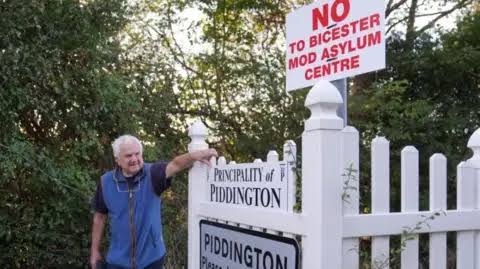 Piddington in Oxfordshire votes to leave UK over asylum plans