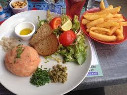 Un Cafe Restaurant Qui Sert Des Moules A Volonte Avis De Voyageurs Sur Le Cafe De Paris Cabourg Tripadvisor