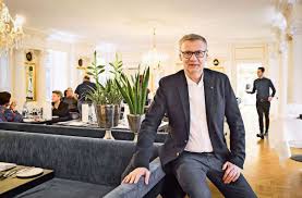 Günther jauch, 64, als impfluencer vorgesehen, fällt zum ersten mal seit 31 jahren krankheitsbedingt für eine moderation aus. Hfzn03moshqbnm