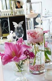 Dekoartikel günstig und bequem online kaufen! Zylindervase Mit Untergetauchten Blumen Und Schwimmkerze Fur Hochzeit Im Weingut Flick Falkenberg Flors Dekoration Hochzeit Hochzeitsdekoration Hochzeitsdeko