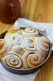 Brioche Roulee A La Cannelle Au Levain Un Flo De Bonnes Choses Roules A La Cannelle Recettes Au Levain Brioche