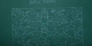 Tiap warna memiliki makna yang menggambarkan sifat dan karakter masyarakat betawi. Makna Motif Tumpal Dalam Batik Betawi