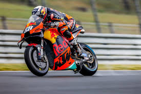 At the 2015 italian motorcycle grand prix, oliveira achieved. Oliveira To Start French Motogp From 10th As Fernandez Celebrates Moto2 Pole Position Ktm Press Center