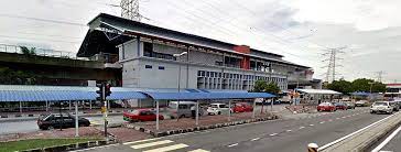 Stansiya 1995 yildan 1998 yilgacha taman gelora qatori egallagan 25 ta bir qavatli terasli uylardan. Taman Bahagia Lrt Station Klia2 Info