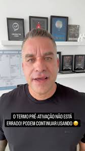 Se vc faz uma pré-ativação ou pré-exaustão, quer dizer que vc ativa o  músculo ou exaure o músculo no exercício isolado que PRECEDE O  multiarticular., Ou seja, seria a ativação prévia de um músculo ...