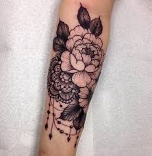 Ini menunjukkan anda sedang mencoba mendefinisikan diri anda dan yang harus mewakili anda atau orang lain yang ingin dikaitkan dengan energi positif, itu juga merupakan simbol dari perjalanan spiritual. Trendy Flower Tattoo Design Idea For Android Apk Download