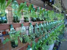 Resultado de imagen para reciclaje con botellas de plastico