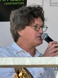 Mär kruten di traureg Noriicht vum Doud vun eisem laangjärege Musikant, dem  Roger Barthel. Mat him verléiere mer e Knappbléiser vun der éischter Stonn,  dee mat sengem Tenorhorn souwuel musikalesch ewéi och