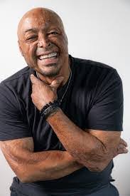 Lisa Overly's Instagram, Twitter & Facebook