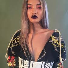 Leesa Fox's Instagram, Twitter & Facebook