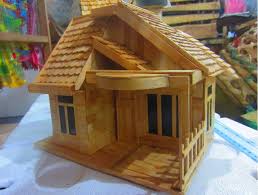 Tempelkan stik es krim di atas selembar kertas, sisakan. 5 Cara Membuat Miniatur Rumah Dari Stik Es Krim Bekas Beserta Gambar