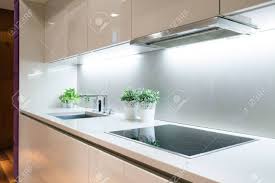 A++ c'est d'économie par rapport à un produit de classe a. Interieur D Une Cuisine Moderne Avec Plaques De Cuisson A Induction Banque D Images Et Photos Libres De Droits Image 37773340