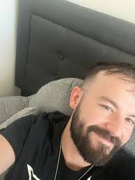 Hello! My name is Branton, I just turned 25, single and am originally from  Texas. I haven't been in Sarasota too long so looking to meet people and  make friends! I own