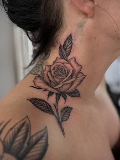 Matching single stem roses for my client , always love tattooing in this style and want to do as much of it as I can so if you like the clean single