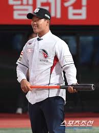 사진과 힌트를 보고 기아 타이거즈 야구선수 이름을 맞혀보세요! ì•¼êµ¬ ê°•ë°±í˜¸ ë†êµ¬ í—ˆ í›ˆ ì–'í™ì„ Ktì— ë´„ë‚  ì˜¤ë‚˜ ì¡°ì„ ì¼ë³´