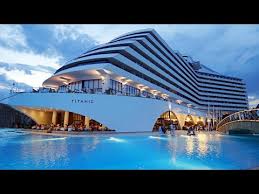 Toplamda 125 adet aile odalarımızda 2+2 / 3 / 3+1 / 3+2 / 4 / 4+1 (1 ilave yatak) olarak konaklayabilirsiniz. Titanic Beach Lara Lara Antalya Turecka Riviera Turecko Ck Vive Youtube