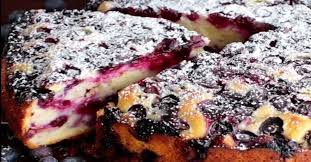 Ce Gateau Spongieux Aux Bleuets Est Delicieux Et Je Vous Garantis Que Vous Ne Pourrez Plus Vous En Passer Easy Cake Recipes Food Desserts