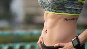 Zu jeder übung liefern wir euch neben der basisversion auch noch eine progression, damit ihr euer bauchmuskeltraining immer dem aktuellen fitnesslevel anpassen könnt. Crunches Und Co Effektives Bauchmuskeltraining Fur Zuhause Bikinifigur Core Training Marcel Kremer Sixpack Sportexperten