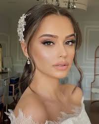 Bridal Natural Makeup for Every Bride: From Glowing Minimalist to Glam Looks