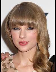 Blond platine blond foncé blond vénitien blond sablé ou encore blond cendré : Le Blond Fonce De Taylor Swift Blondes Celebres 20 Idees Coloration A Leur Piquer Elle
