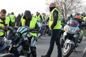 « et surtout sans rien casser, ni détruire, ni mettre le feu. Gilets Jaunes Taxes Prix Du Carburant A Quoi Devons Nous Nous Attendre Moto Station