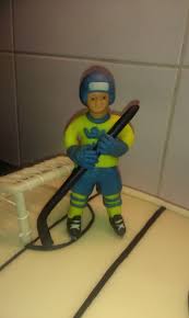 Prosince 1992 v plzni) je český hokejový brankář v hc stadion litoměřice.mimo česko působil na klubové úrovni v norsku a finsku. Dort Hokejista Ronald Mcdonald Mcdonald Ronald