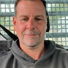 Meet Elliot Gordon, the 18-year-old litter picker with autism who cleans  the streets of his neighbourhood every single day, rain or shine.