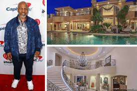 Jones, 51 tahun, pensiun pada 2018 setelah empat kemenangan beruntun, melawan lawan yang. Zonautara Info Manado Sulawesi Utara Berita Terkini