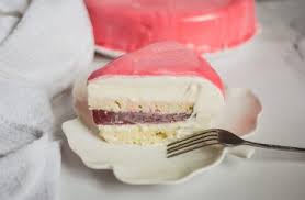 Questa non è la ricetta della glassa di knam, purtroppo nella ricetta di siccome non sono riuscita a trovare questi ingredienti ho deciso di provare un altra ricetta di glassa e ho scelto quella di ettore cioccia, che è un pasticcere italiano che. Torta Con Glassa A Specchio Ecco Come Farla A Casa