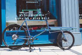 It's like the classic omnium cargo but with a shorter and more compact wheelbase for snappier turns and smaller. Omnium Mini Max Complete Velo Domestique