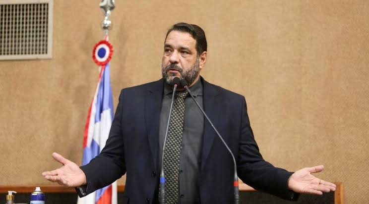 "É UM ATESTADO DE FALÊNCIA DA EDUCAÇÃO PÚBLICA NA BAHIA", DIZ ALAN SANCHES APÓS JERÔNIMO DEFENDER APROVAÇÃO EM MASSA
