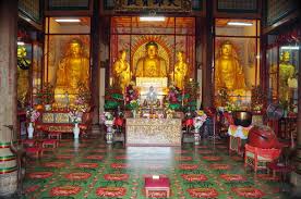 Auch von vielen punkten des kek lok si tempels hast du einen tollen ausblick auf george town und die insel penang. Datei My Penang George Kek Lok Si Tempel Innen 2 Jpg Reisefuhrer Auf Wikivoyage