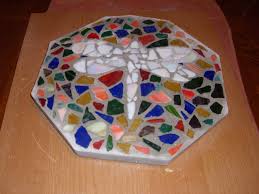 From ' aleenes ', these types of mosaic ideas are fun to do with the kids too. Mosaic Stepping Stones For Your Garden 10 Steps Instructables