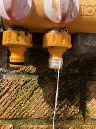 The leak that most often gets you wet is the simplest to fix. Hozelock 4 Tap Connector Leaking Bbc Gardeners World Magazine