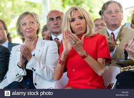 La secrétaire d'etat sophie cluzel sera finalement tête de liste lrm. C8 Alamy Com Comp Tw123d Brigitte Macron First