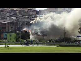 O corpo de bombeiros foi acionado para controlar um incêndio em um galpão, em carapicuíba, na região metropolitana de são paulo. Incendio Em Residencia Em Carapicuiba Hoje 03 01 19 Youtube